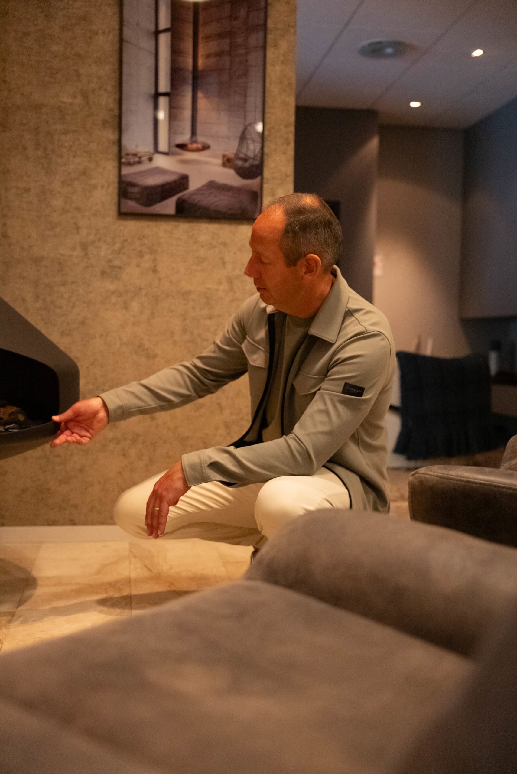 Vlammenspel in een vrijhangende haard