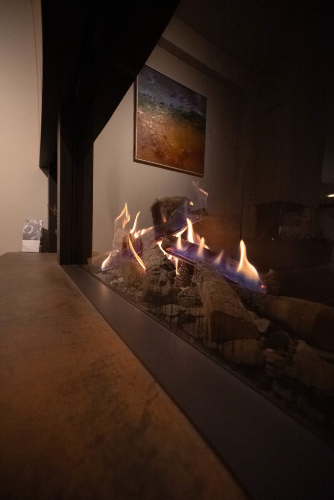 Hoekgashaard met brandend vuur