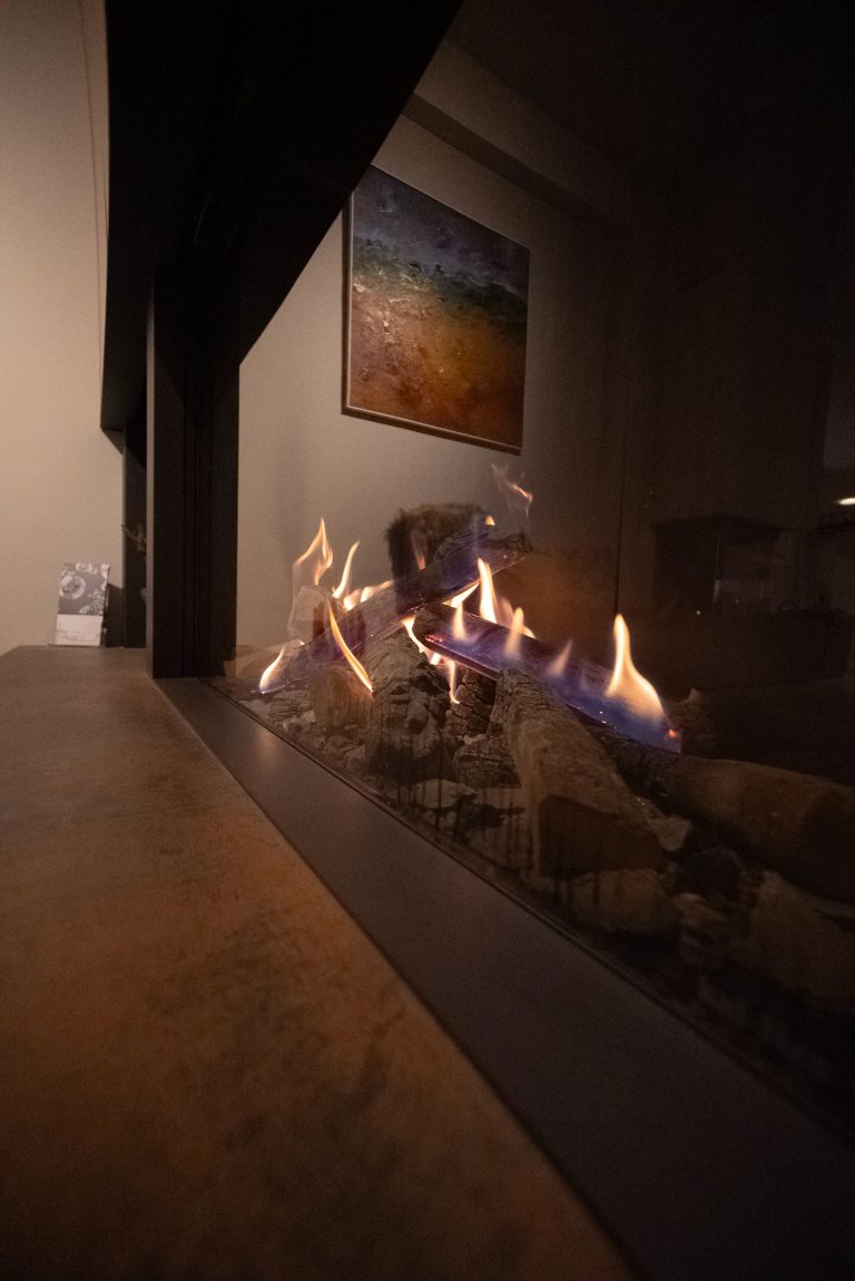 Hoekgashaard met brandend vuur