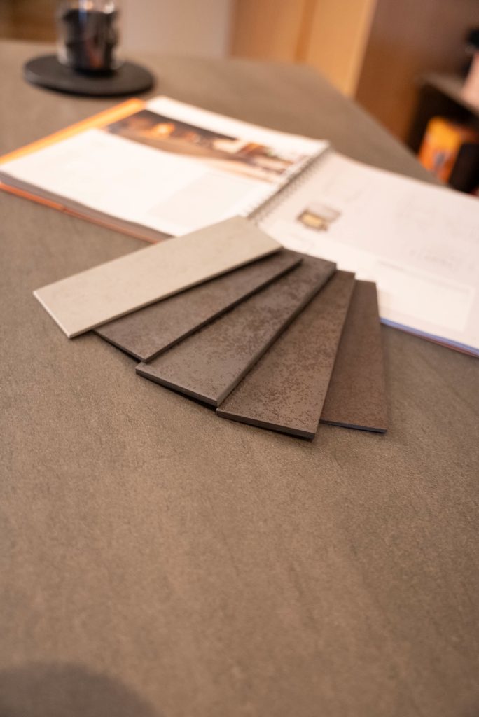 Materiaalstalen op de haardencatalogus