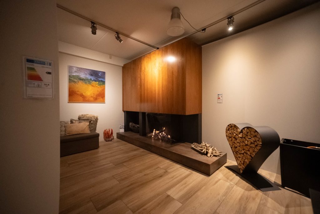 Overzicht van de haardopstellingen in de showroom